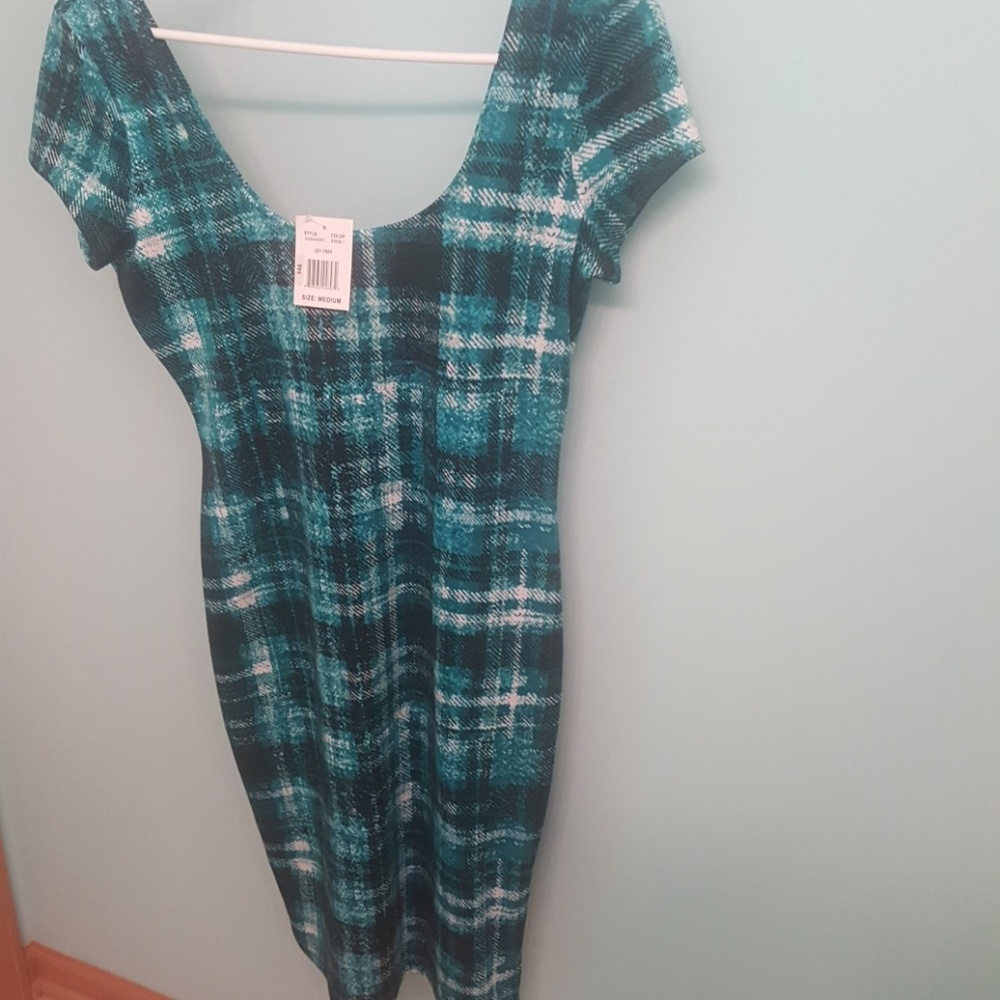 Dress - Picture 2 of 2